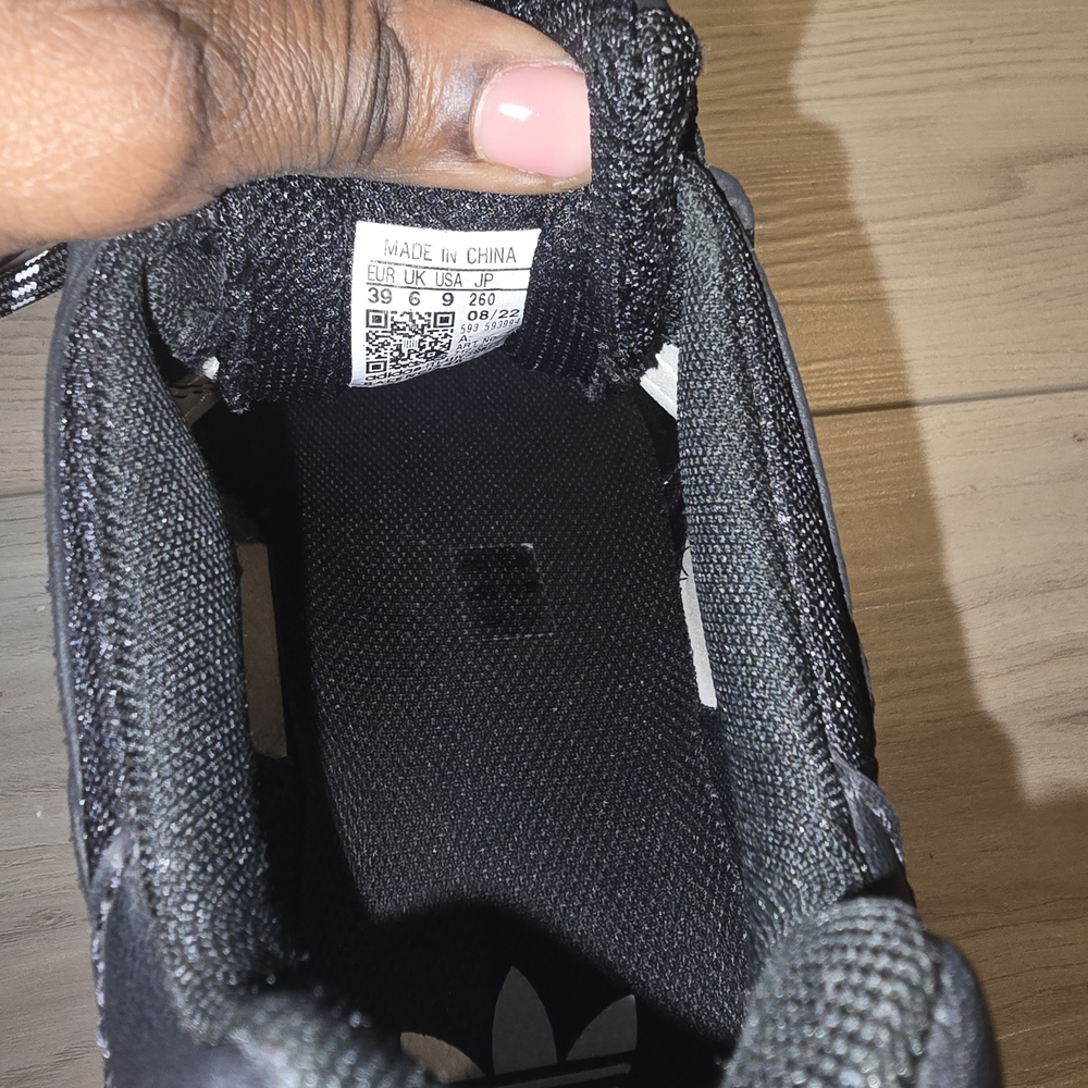 Balenciaga Men's Black and White Sneakers - Picture 5 of 6